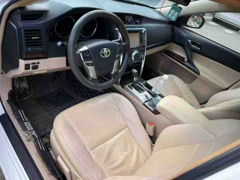 南宁13年丰田锐志4