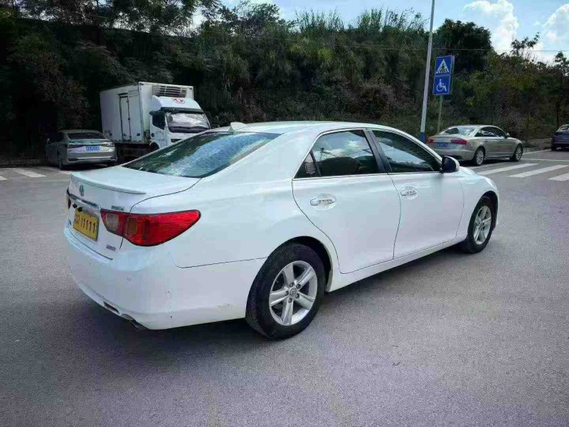 南宁13年丰田锐志8