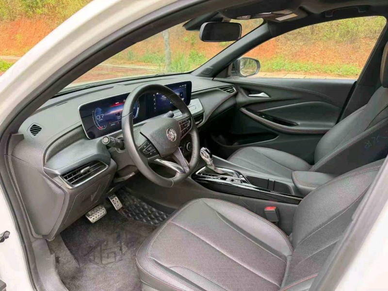 南宁22年别克威朗4