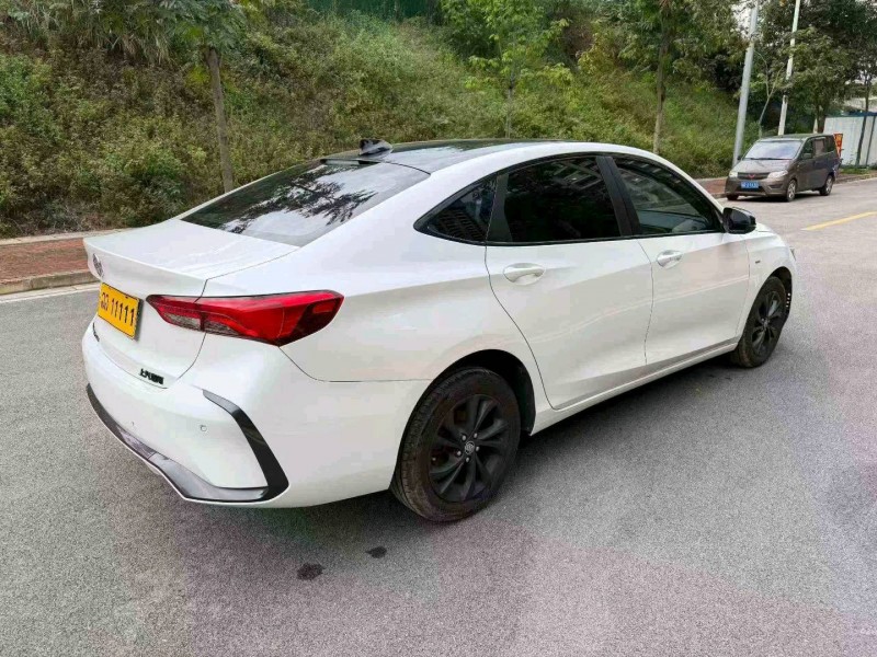 南宁22年别克威朗8