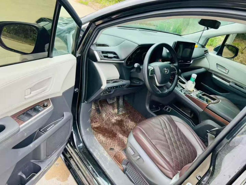 枣庄23年丰田塞纳7