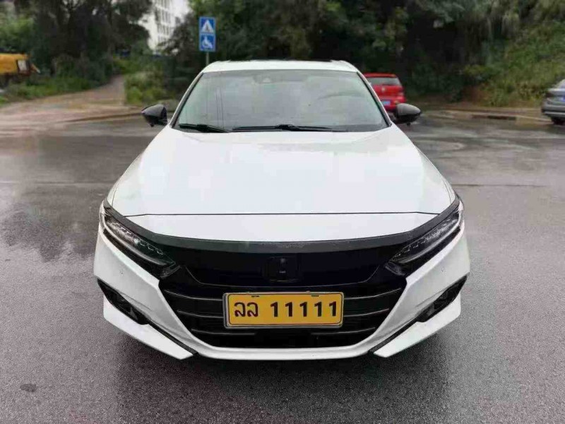 南宁22年本田雅阁1