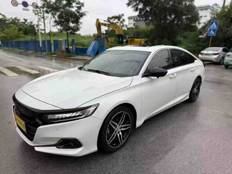 南宁22年本田雅阁3