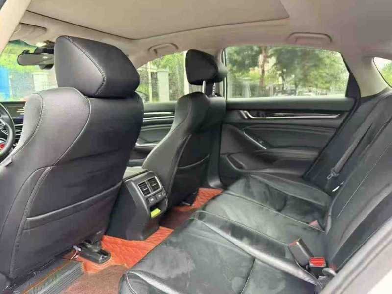 南宁22年本田雅阁6