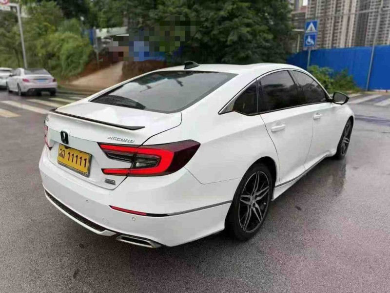 南宁22年本田雅阁8