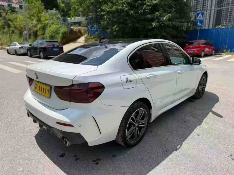 南宁22年宝马1系8