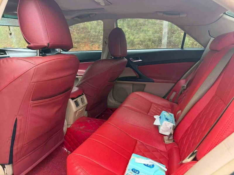 南宁11年丰田锐志6