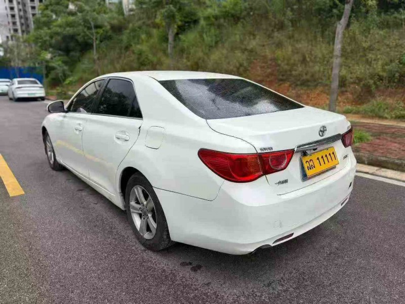 南宁11年丰田锐志7