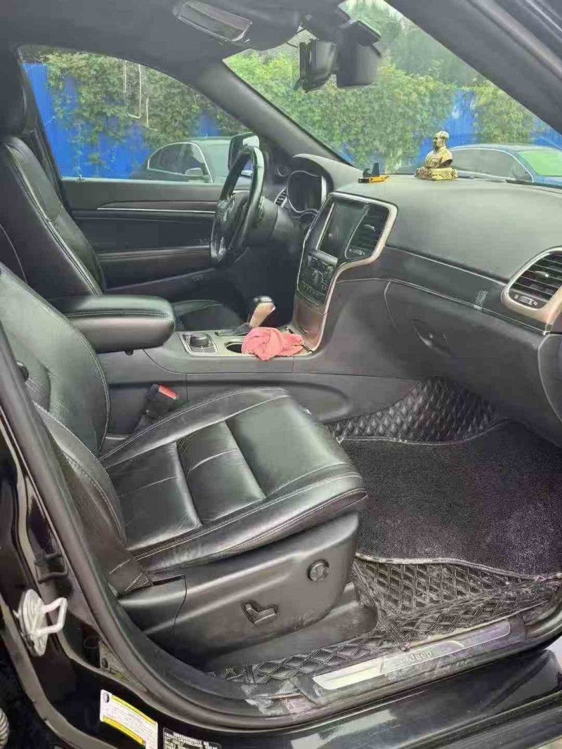 东营17年Jeep大切诺基4