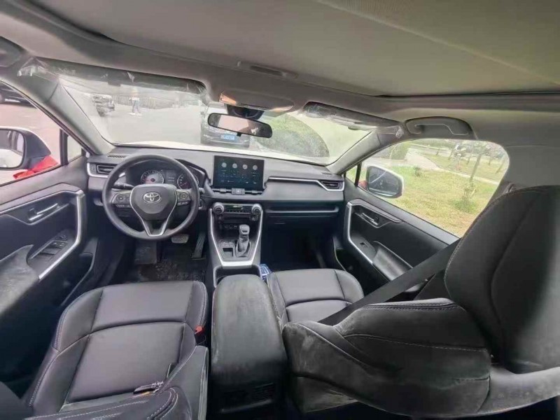 青岛21年丰田威兰达6