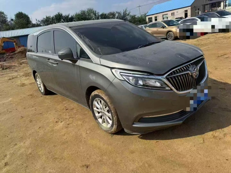 青岛17年别克GL82