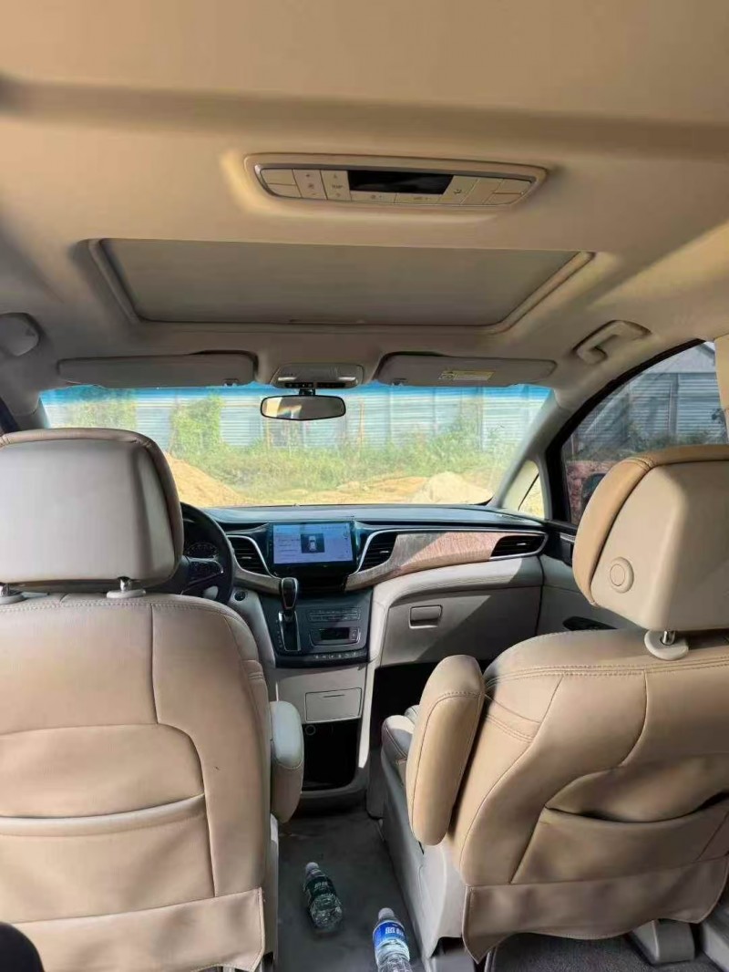 青岛17年别克GL84