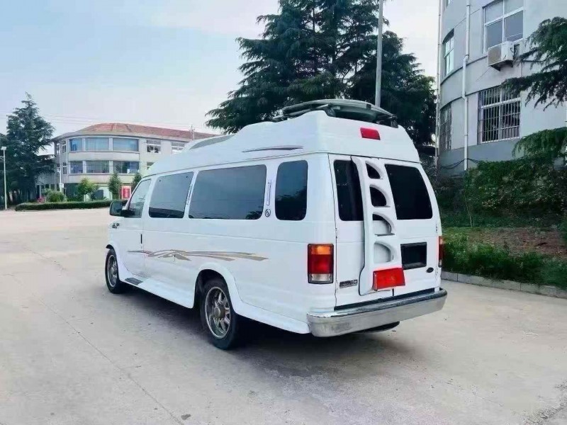 济宁12年福特游艇9