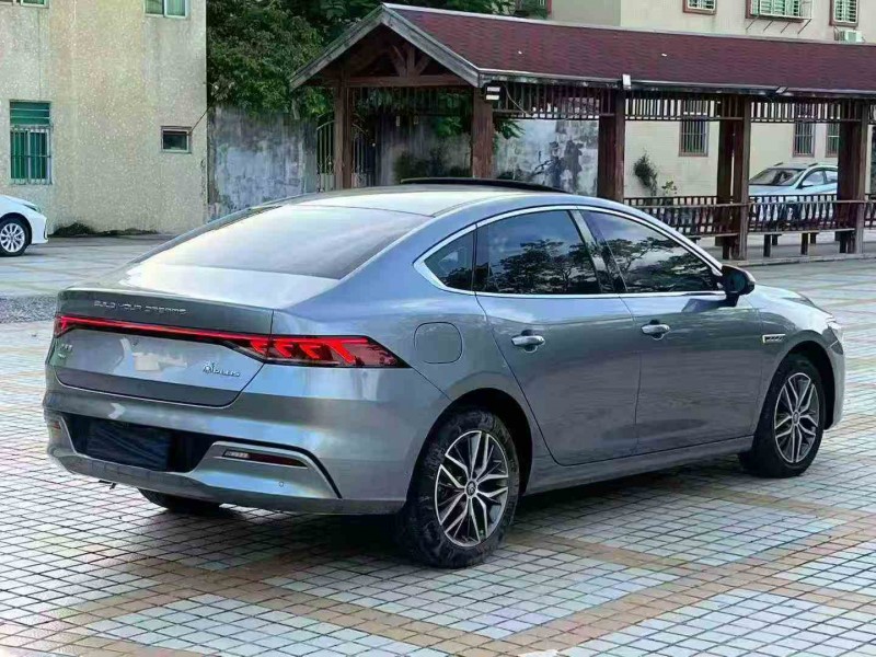 广州23年比亚迪秦8