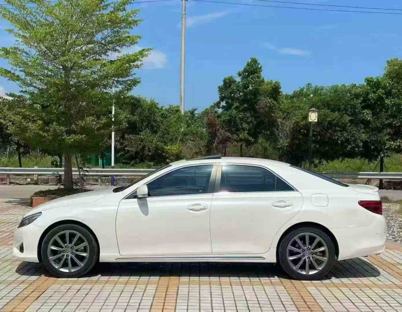 茂名16年丰田锐志3