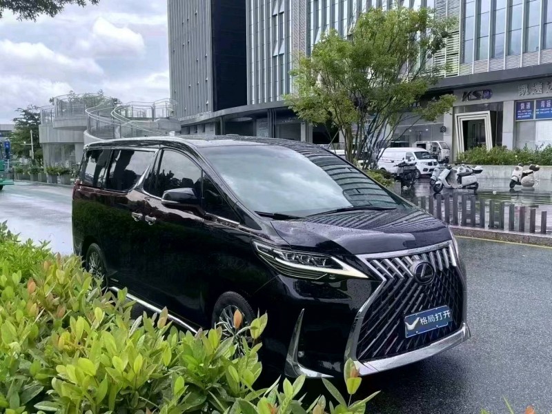 深圳21年雷克萨斯LM雷尔法2