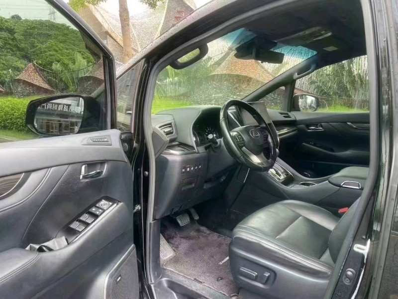 深圳21年雷克萨斯LM雷尔法4