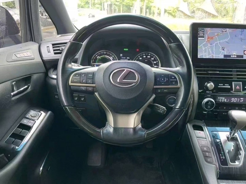 深圳21年雷克萨斯LM雷尔法7