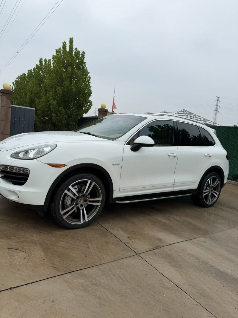 济宁14年保时捷卡宴2