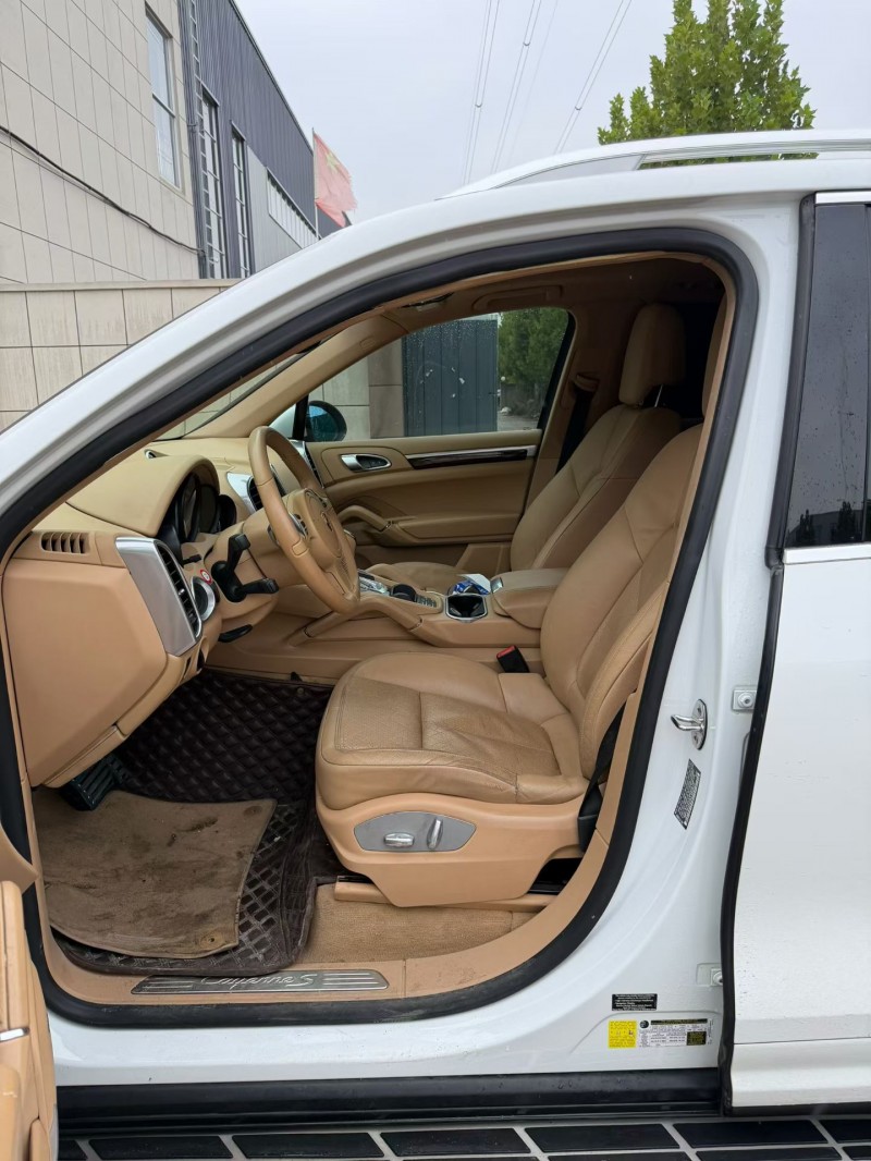 济宁14年保时捷卡宴6