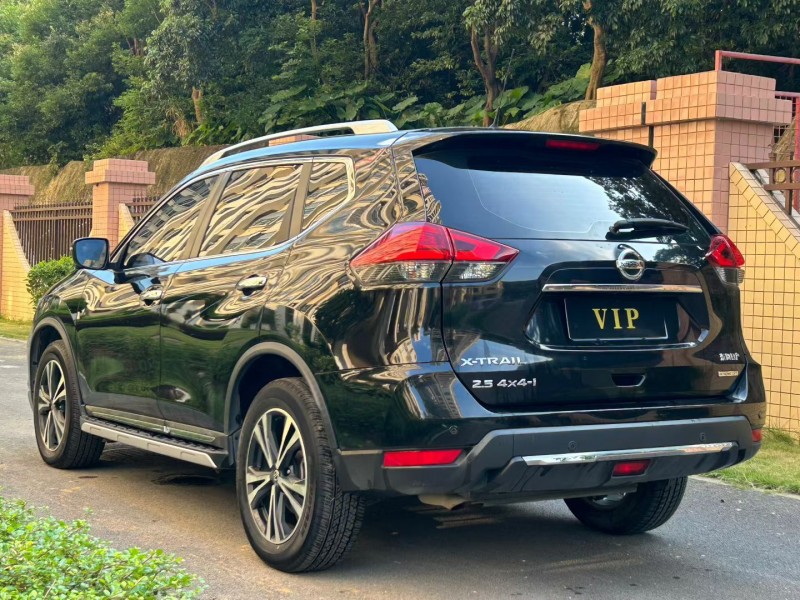 东莞19年日产奇骏4