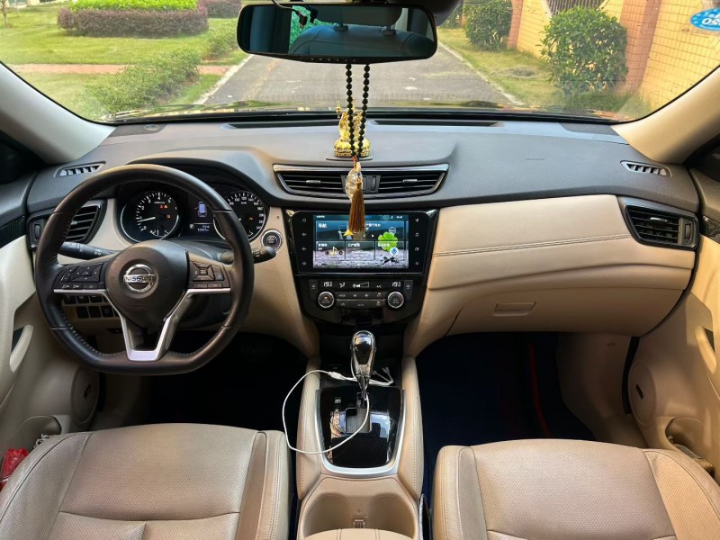 东莞19年日产奇骏6