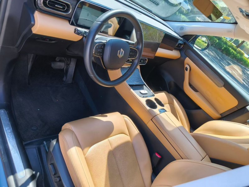 嘉兴24年零跑汽车C115