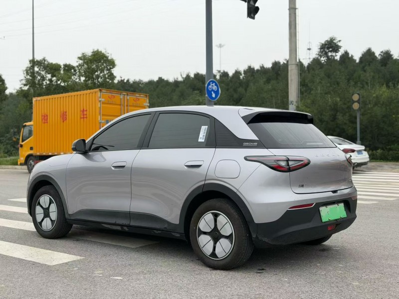 西安25年吉利银河8