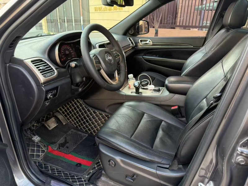 邢台14年Jeep大切诺基5