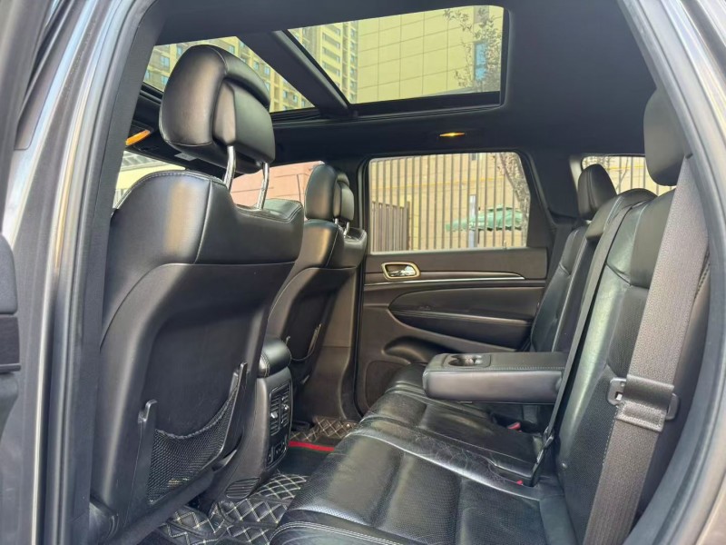 邢台14年Jeep大切诺基7