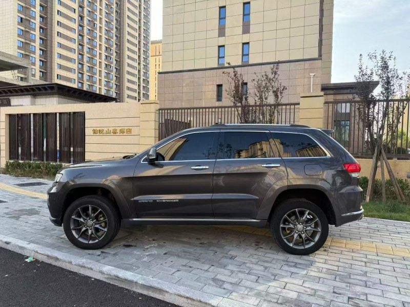 邢台14年Jeep大切诺基9