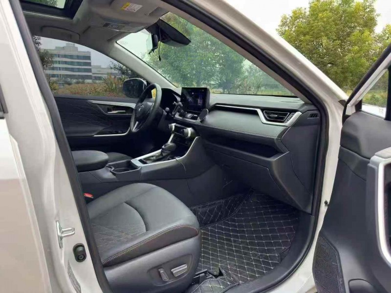 徐州24年丰田RAV4荣放6