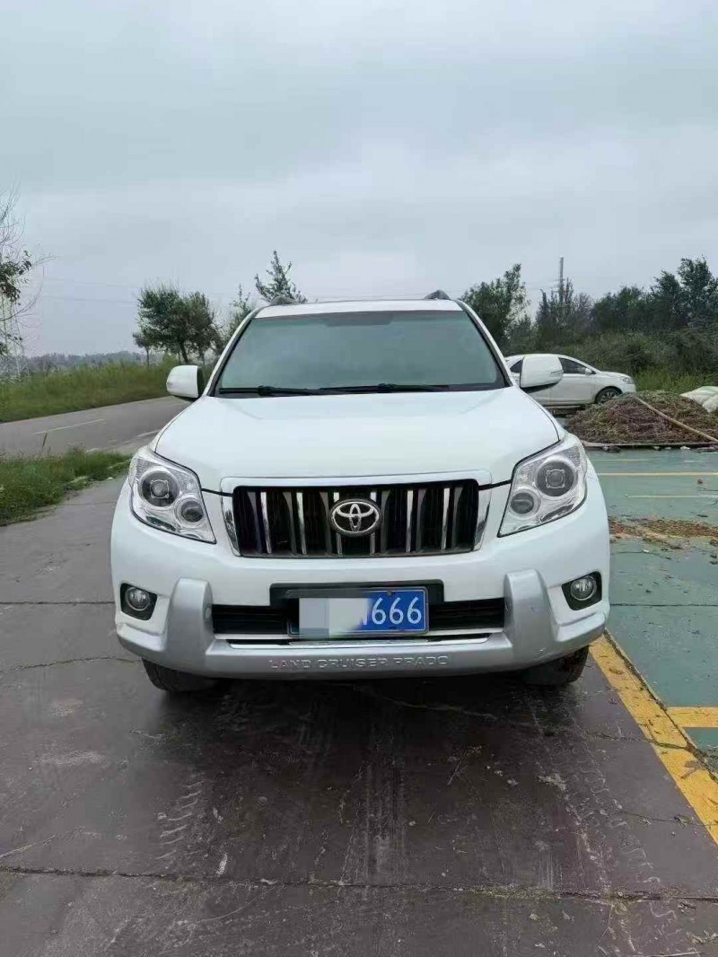 青岛13年丰田普拉多1