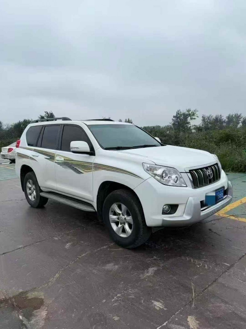 青岛13年丰田普拉多2
