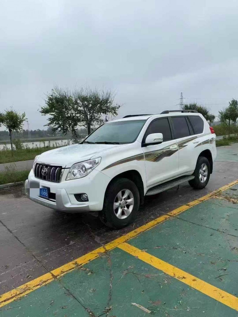 青岛13年丰田普拉多3