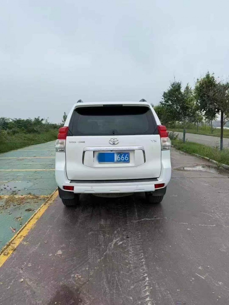 青岛13年丰田普拉多7