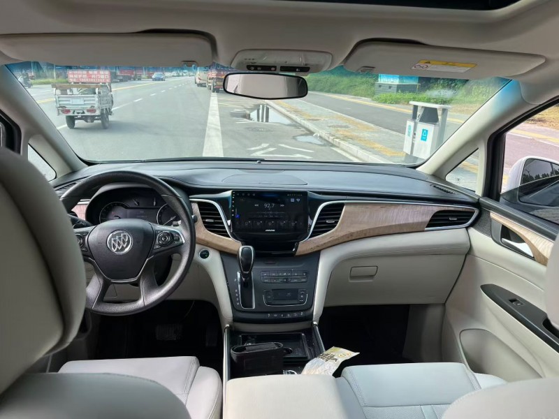 洛阳17年别克GL84