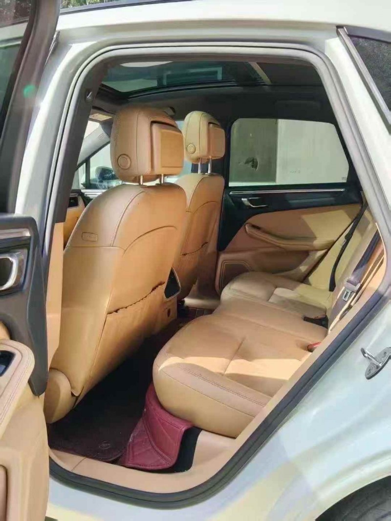 济宁17年保时捷Macan6