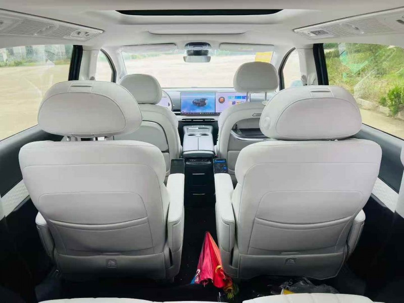 济宁25年岚图汽车梦想家6