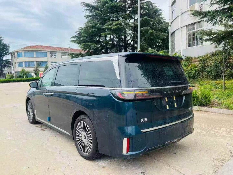 济宁25年岚图汽车梦想家8