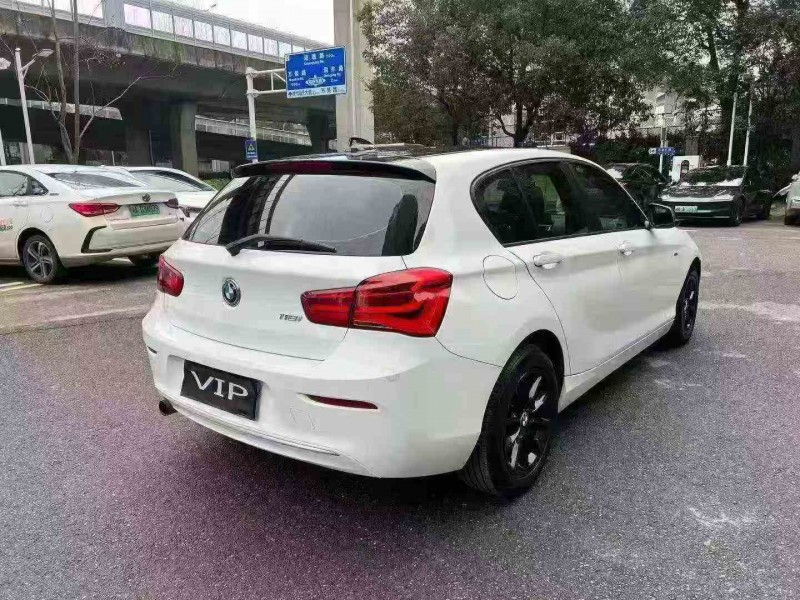 张家界15年宝马1系4