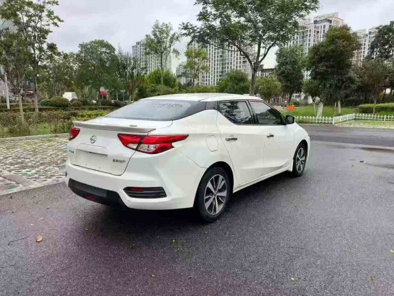 连云港16年日产蓝鸟8