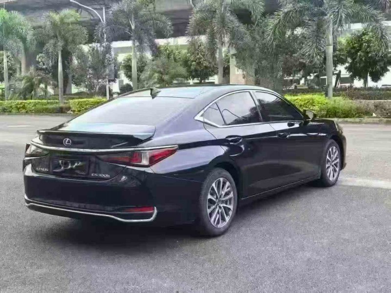 南平23年雷克萨斯ES8