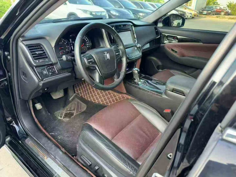 江门18年丰田皇冠5