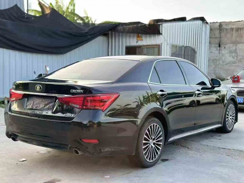 江门18年丰田皇冠6