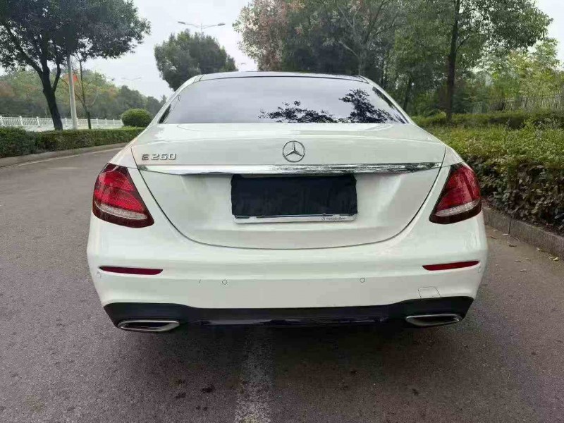 张家界19年奔驰E8