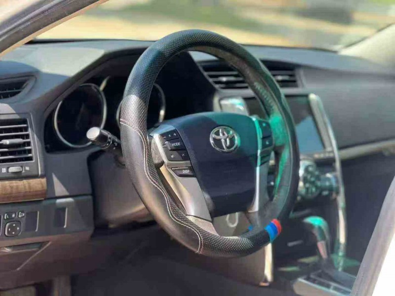 湛江16年丰田锐志5