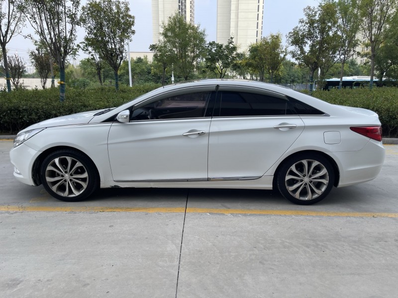 济宁15年现代索纳塔8