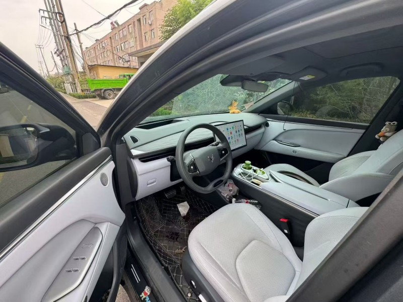 淄博24年极狐汽车阿尔法4