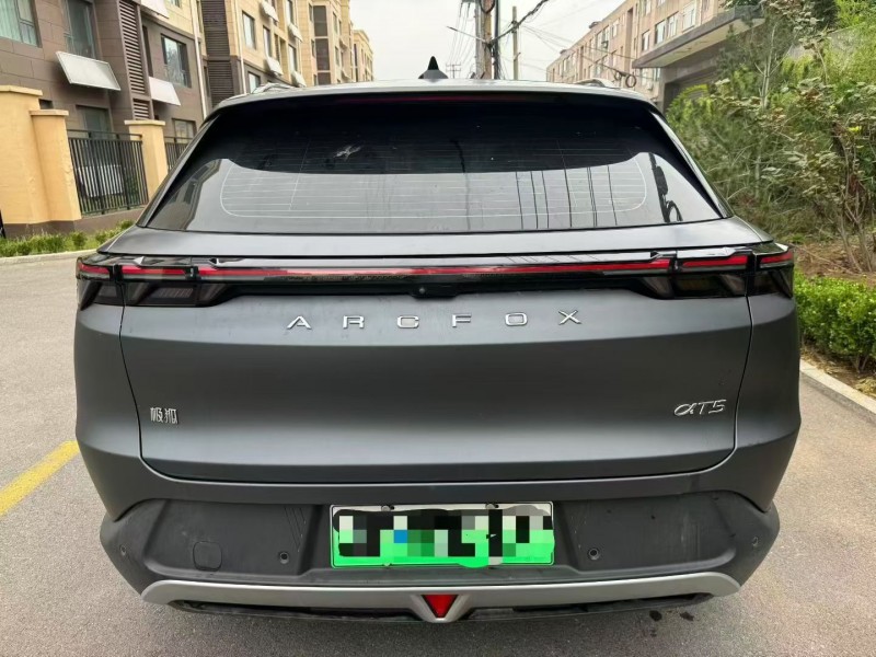 淄博24年极狐汽车阿尔法9